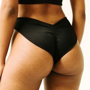 Londre NWT High Leg Scrunch Bottom matte black bikini bottoms, size M